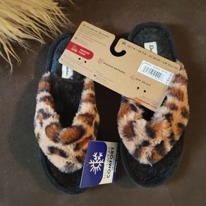 DEERFOAM SLIPPERS NWT